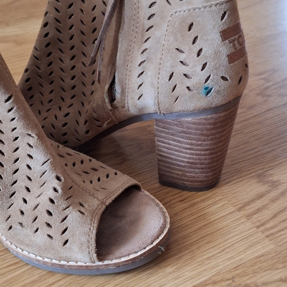 Toms Open Toe Perforated Tan Booties 7.5 - Picture 4 of 11